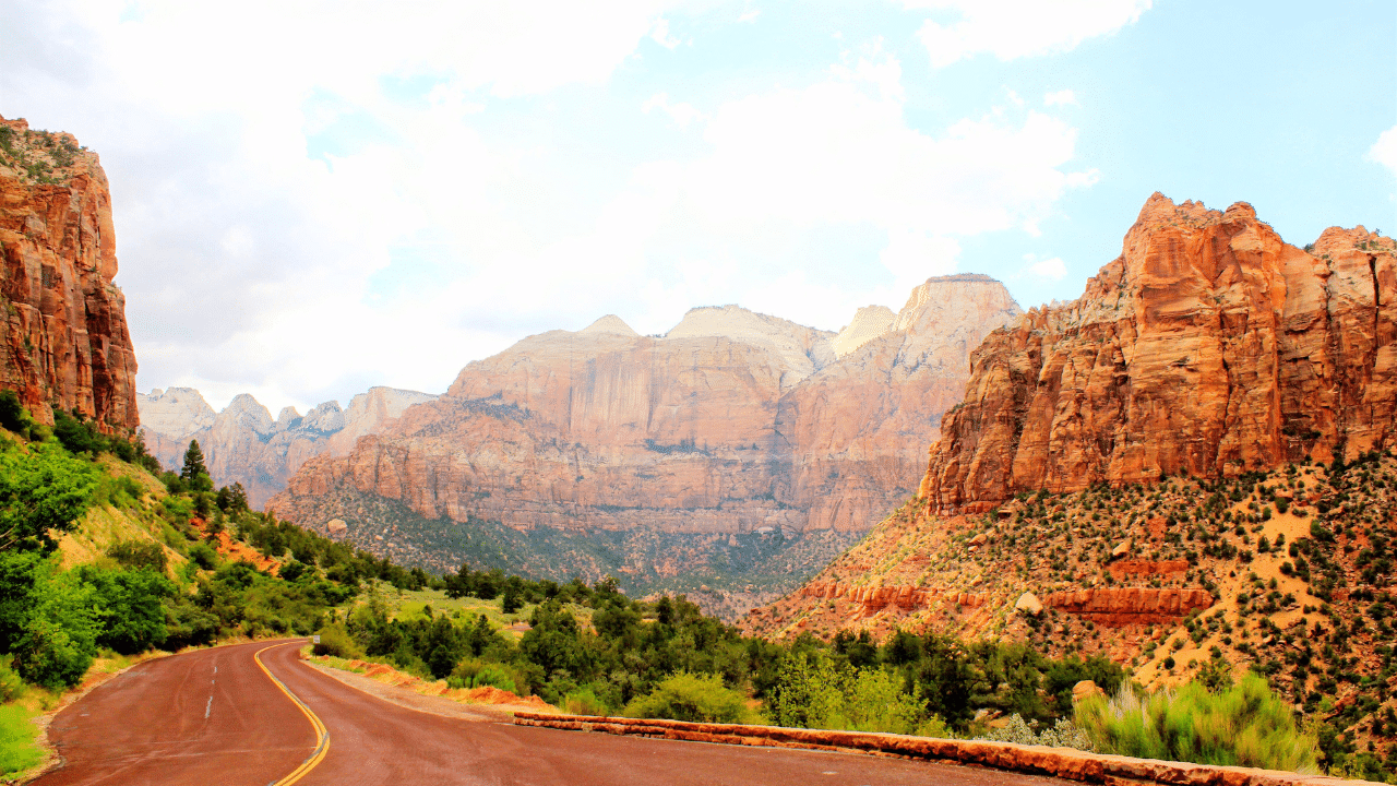 Zion National Park, situated in Utah, is an astonishing natural wonder. From breathtaking hikes to awe-inspiring vistas, Zion offers a unique experience for outdoor enthusiasts. Whether you're an adventure seeker or