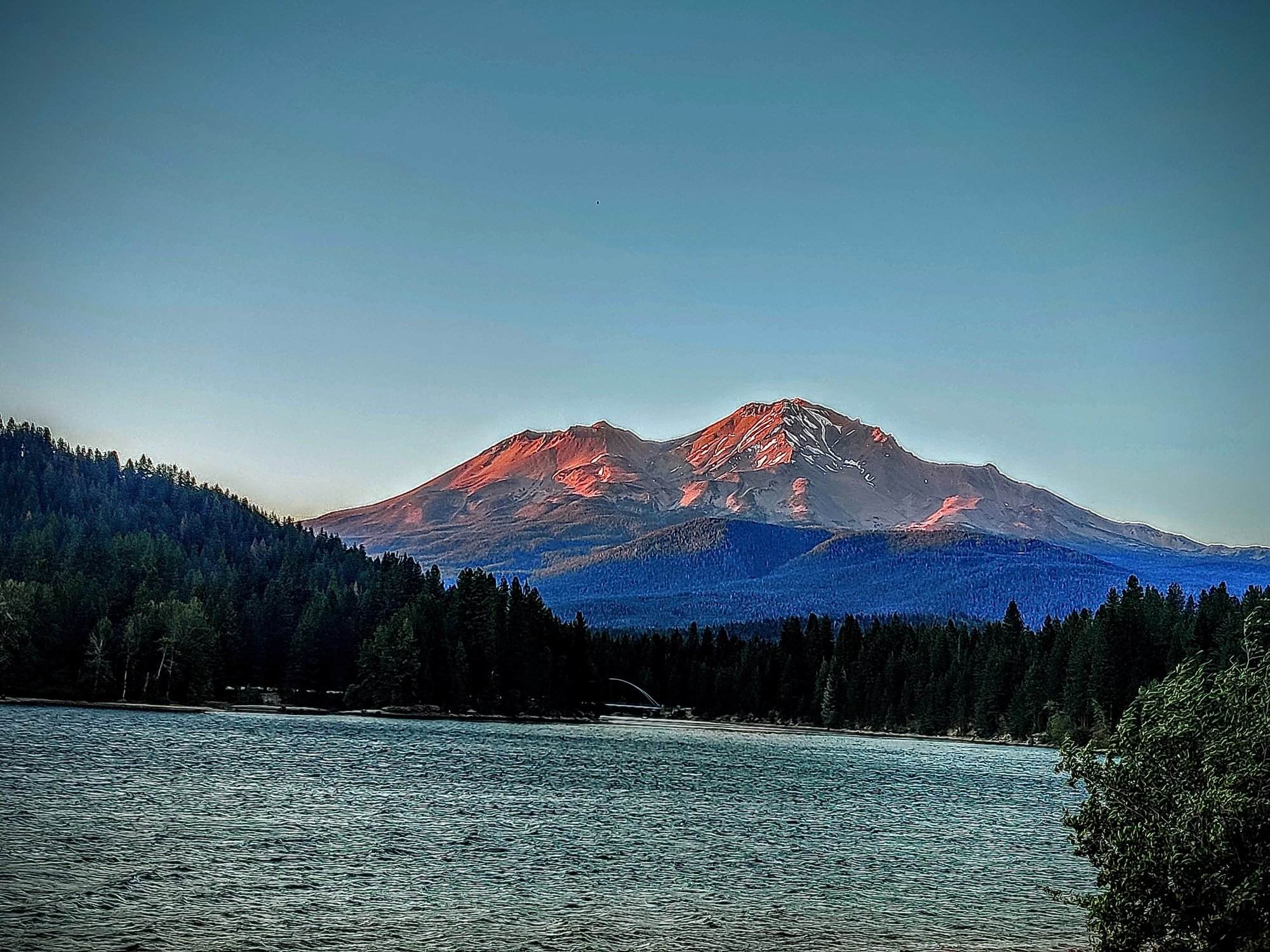A picturesque lake with a majestic mountain in the background, providing a serene backdrop for participants of the Redding Marathon and Marathon Relay.
