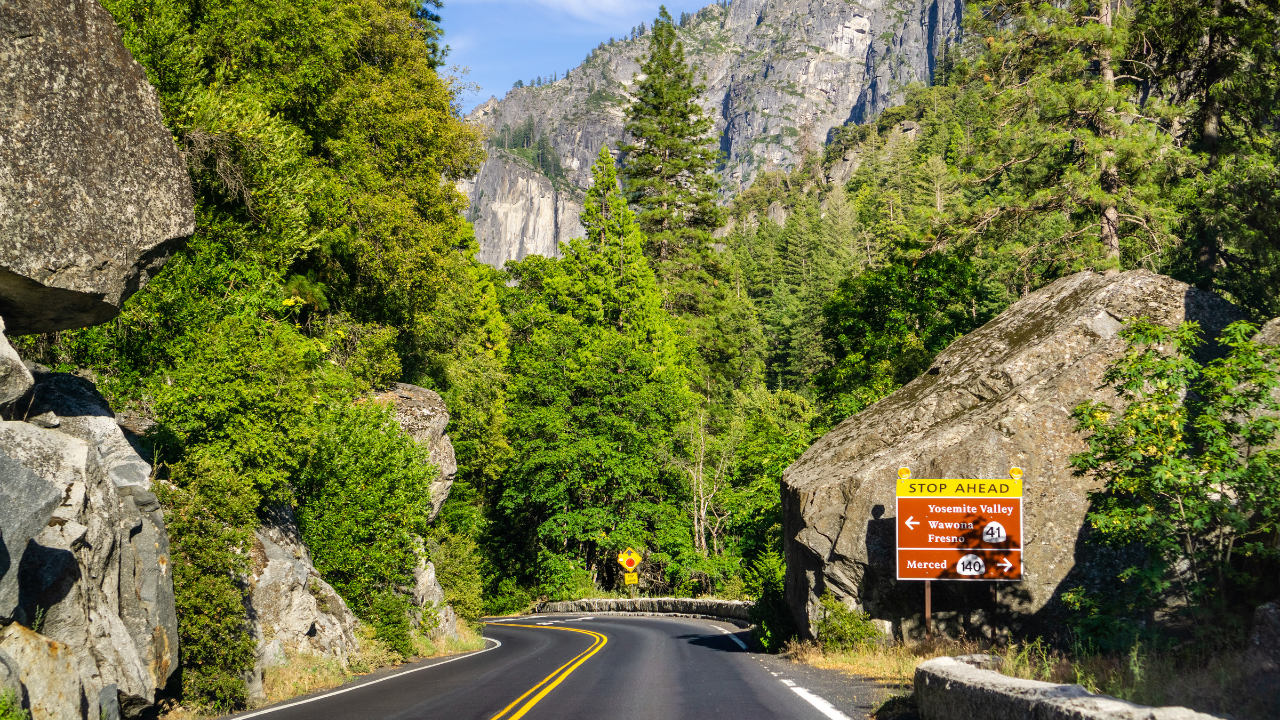 Yosemite national park in California is a breathtaking destination for outdoor enthusiasts, offering unparalleled natural beauty and opportunities for adventure. Roam the impressive valleys and towering granite cliffs, witness the awe-inspiring waterfalls